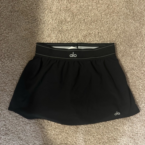 ALO Yoga Dresses & Skirts - Alo Black Matchpoint Athletic Skort with Logo Waistband